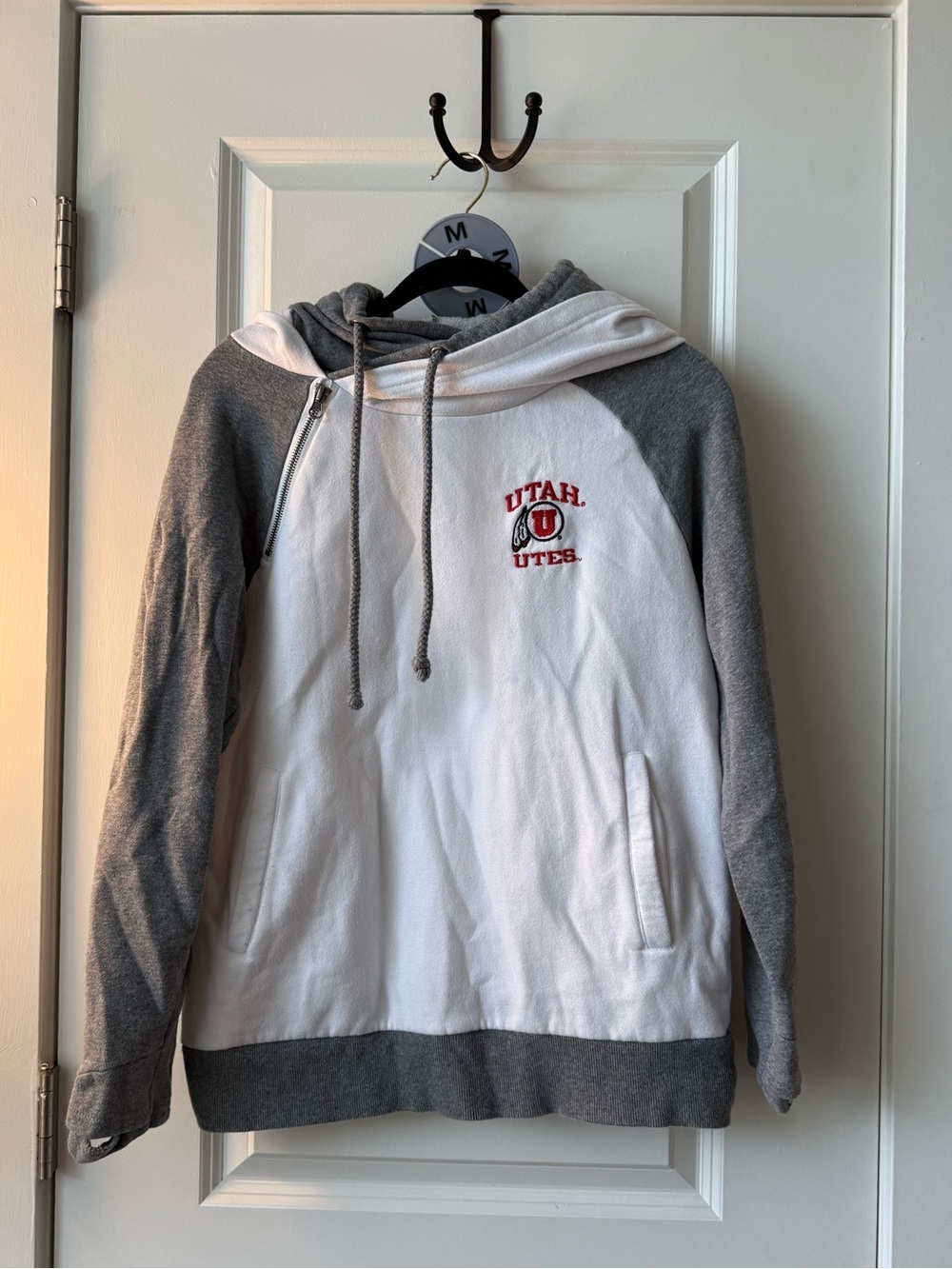 Utah Utes Gray & White Zip-Up Hooded Sweatshirt